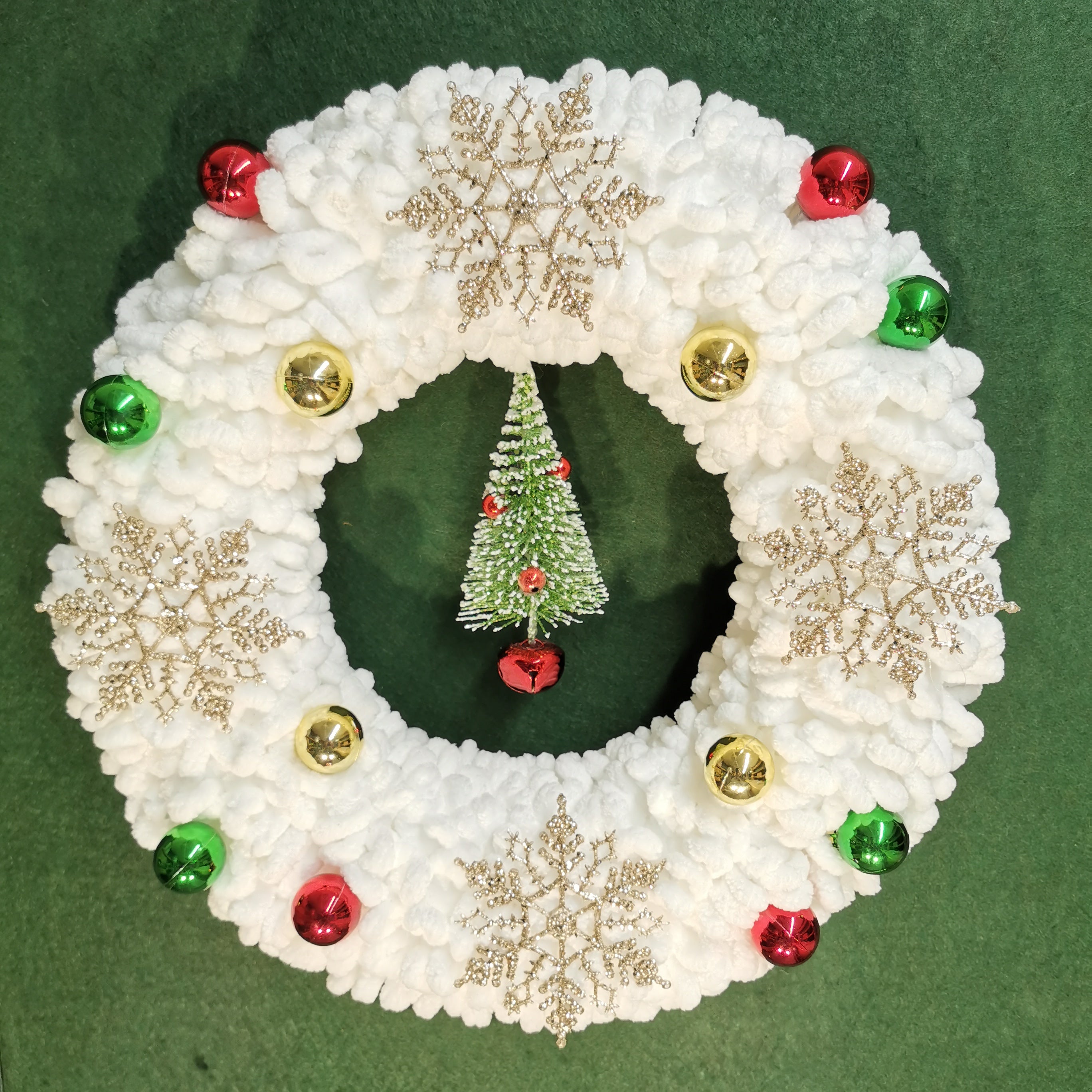 Beautiful Handmade Woolen Christmas Wreath (40cm) – Rustic Craft